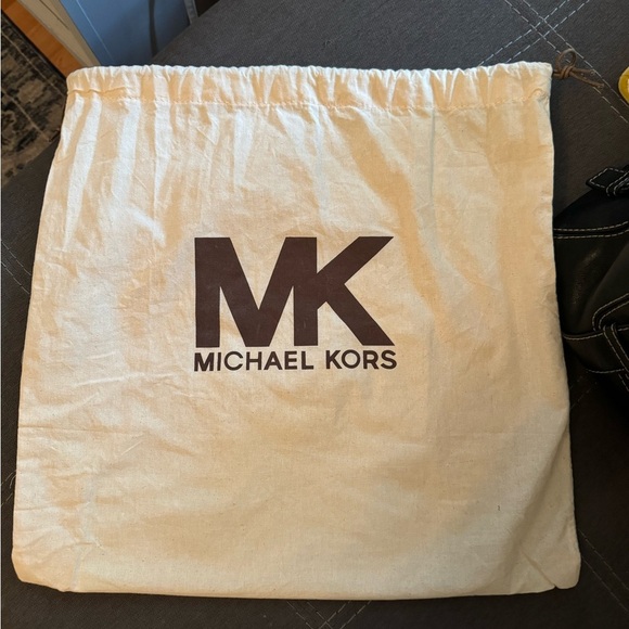 Michael Kors Hamilton Black Leather Shoulder Bag Dust Bag Included - Picture 14 of 16